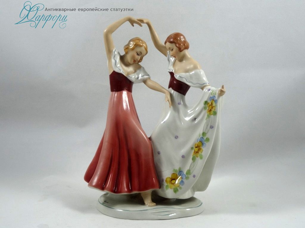 Фарфоровая статуээтка Чехия Royal Dux